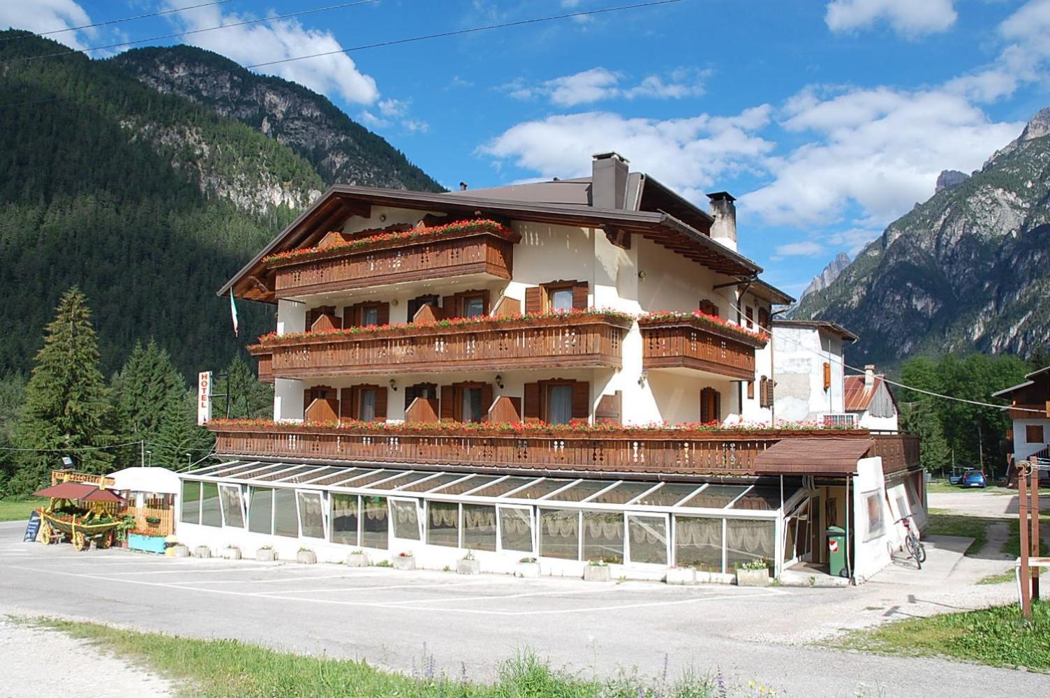 Albergo Ristorante Cacciatori Ауронцо-ді-Кадоре Екстер'єр фото
